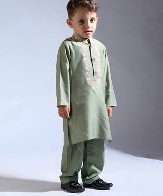 Green embroidered silk kurta pyjama 4