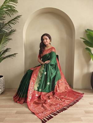 Dark Green Dual Tone silk blend Saree 3