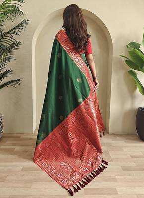 Dark Green Dual Tone silk blend Saree 4