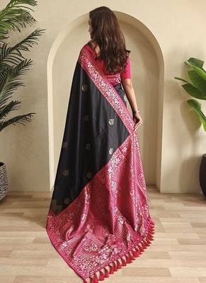 Black Dual Tone silk blend Saree 4