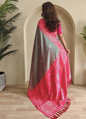 Steal Grey Dual Tone silk blend Saree 4