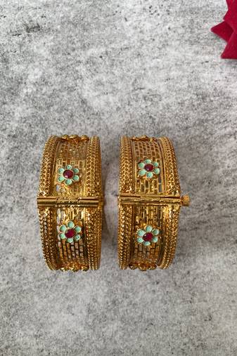 Gold plated studded bangle