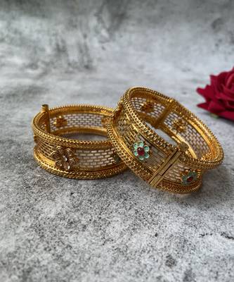 Gold plated studded bangle 1