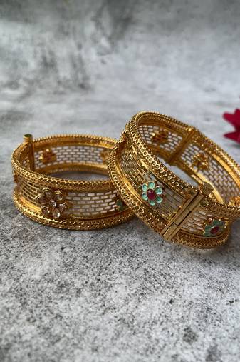 Gold plated studded bangle