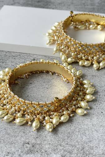 Gold plated beaded pearl bangle