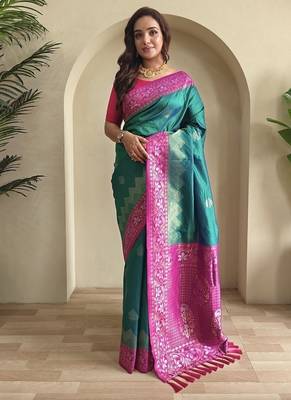 Emerald Green Dual Tone silk blend Saree 1