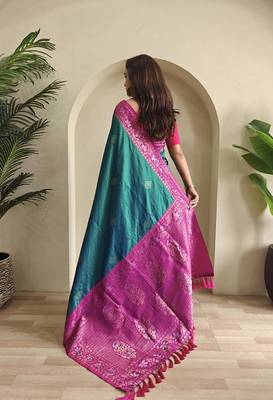 Emerald Green Dual Tone silk blend Saree 4