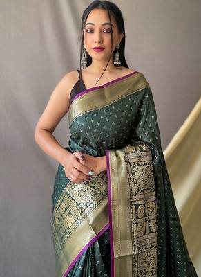 Green Kanjivaram silk blend Saree 1