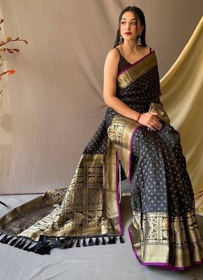 Black Kanjivaram silk blend Saree 3