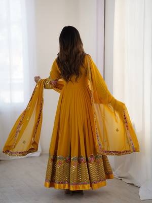 Heavy Look Designer Gown Suit Set Designer Anarkali Suit Set Festival Wear Dress 3