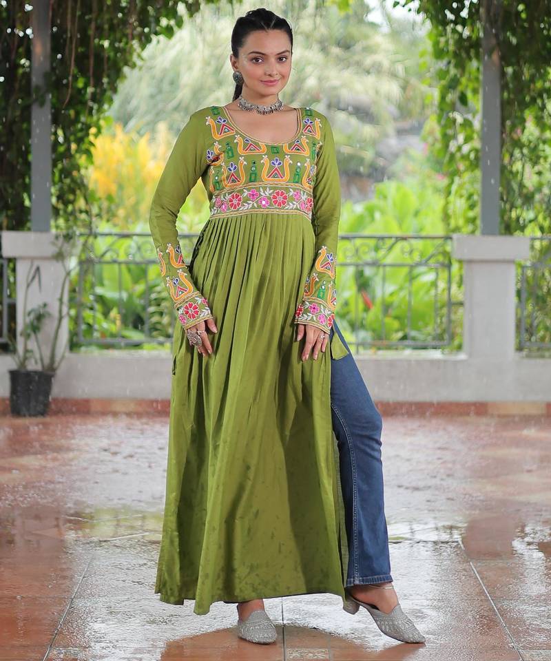 Paroot rayon kutchi gamthi work navratri kurti