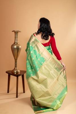 Dual tone green silk saree with silk mark certified 3