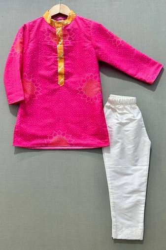 Pink bandhni kurta set with pant for boys