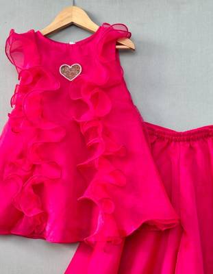 Bright pink co-ord set with heart applique for girls 2