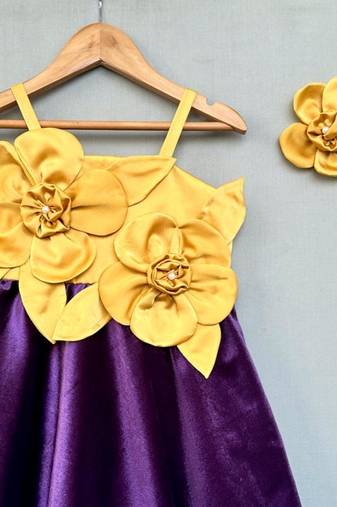 Stunning velvent dress in purple for girls