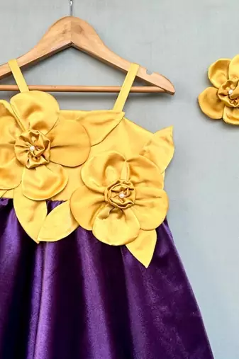 Stunning velvent dress in purple for girls
