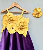 Stunning velvent dress in purple for girls