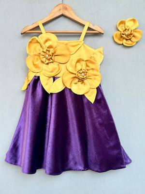 Stunning velvent dress in purple for girls 2