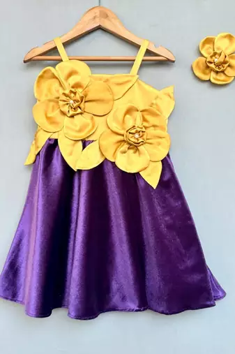 Stunning velvent dress in purple for girls