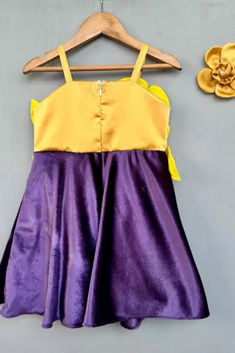 Stunning velvent dress in purple for girls