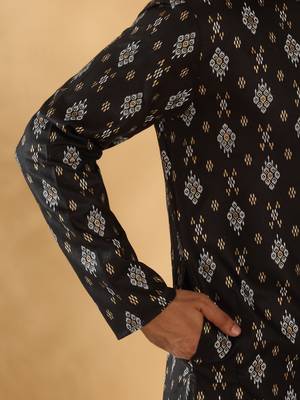 Cotton blend geometric printed black kurta 5