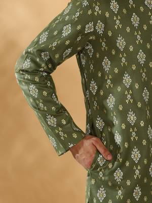 Cotton blend geometric printed green kurta 5