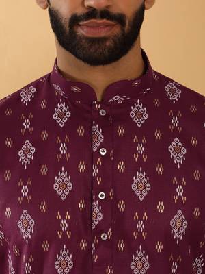 Cotton blend geometric printed maroon kurta 2