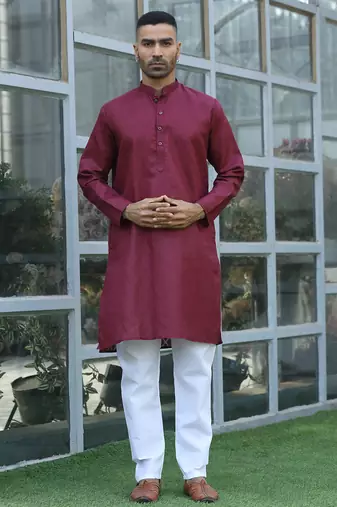 Cotton blend woven self desing maroon kurta