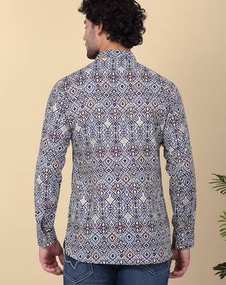 Men cotton blue ethnic motifs short kurta 3