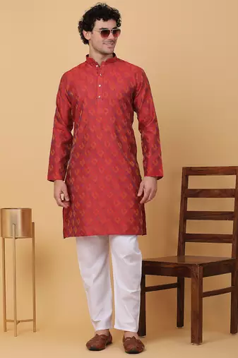 Men maroon silk blend jacquard kurta