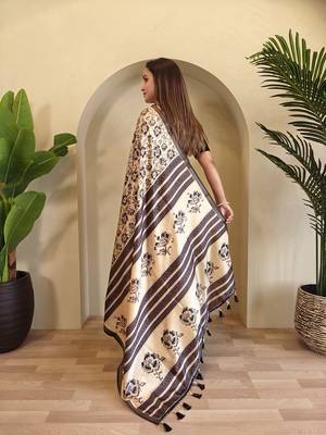 Cream Dola Viscose Digital Printed Saree 4