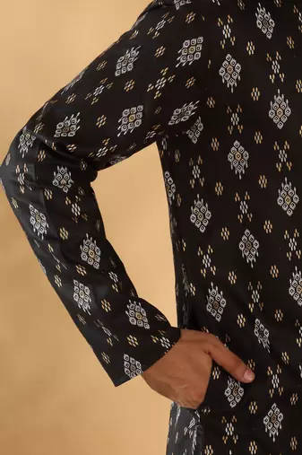 Cotton blend geometric printed black kurta and pyjamas