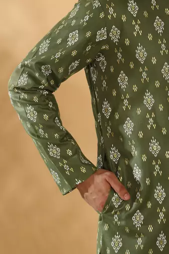 Cotton blend geometric printed green kurta and pyjamas