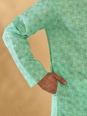 Cotton blend floral printed green kurta and pyjamas 4
