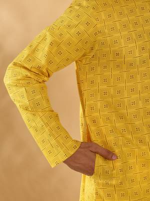 Cotton blend floral printed yellow kurta and pyjamas 4