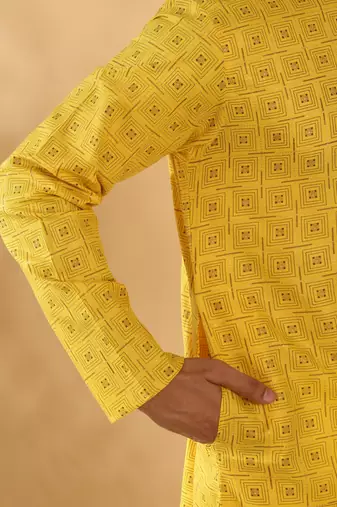 Cotton blend floral printed yellow kurta and pyjamas