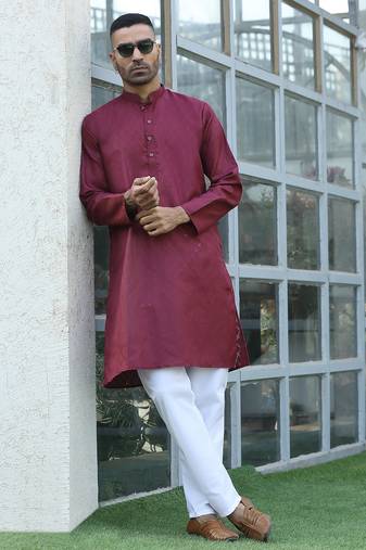 Cotton blend woven self desing maroon kurta and pyjamas