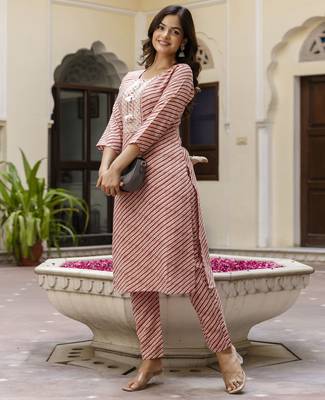 Trendmalls Cotton slub magic printed kurta pant embroidery neck work kurta set 5