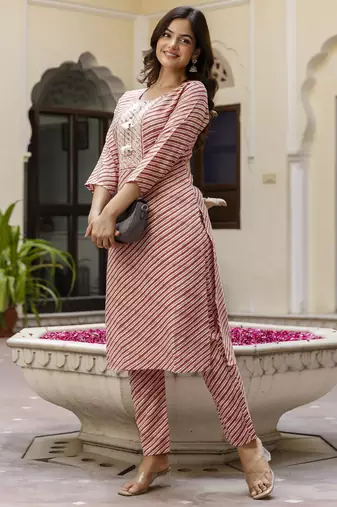 Trendmalls Cotton slub magic printed kurta pant embroidery neck work kurta set