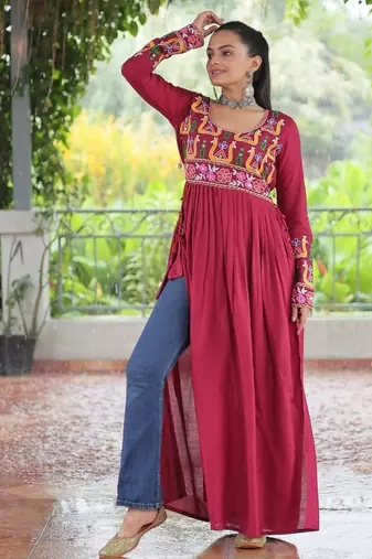 Pink pink navratri special 14kg rayon kutchi gamthi work kurti-Full Stitched Free Size