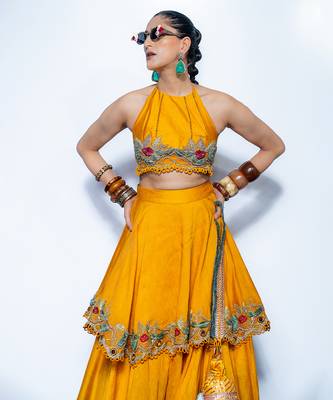 yellow embroidered silk lehenga 4