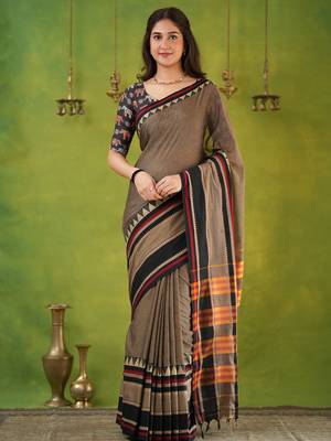 grey narayanpet woven cotton saree 3