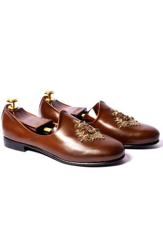 Tan  woven juttis