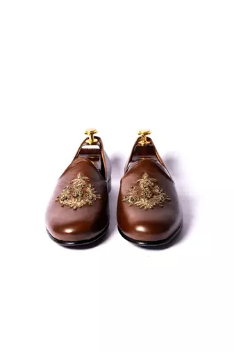 Tan  woven juttis