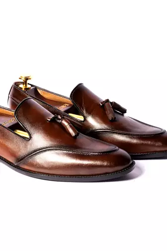 Brown solid loafers