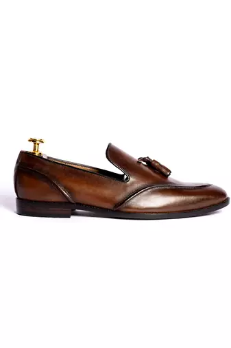 Brown solid loafers