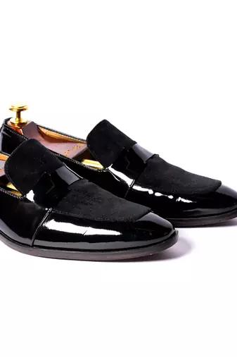 Black solid loafers