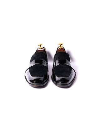 Black solid loafers 3
