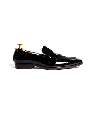 Black solid loafers 4