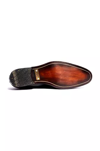Black solid loafers